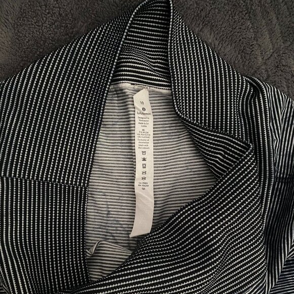 Lululemon Ebb to Train Tight, Wash White / Black / Luna Size 10 - Picture 6 of 6